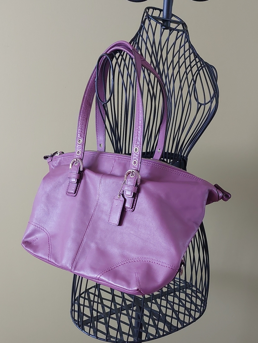 Coach Purple Leather Shoulder Bag. It is 2 in 1 Bag